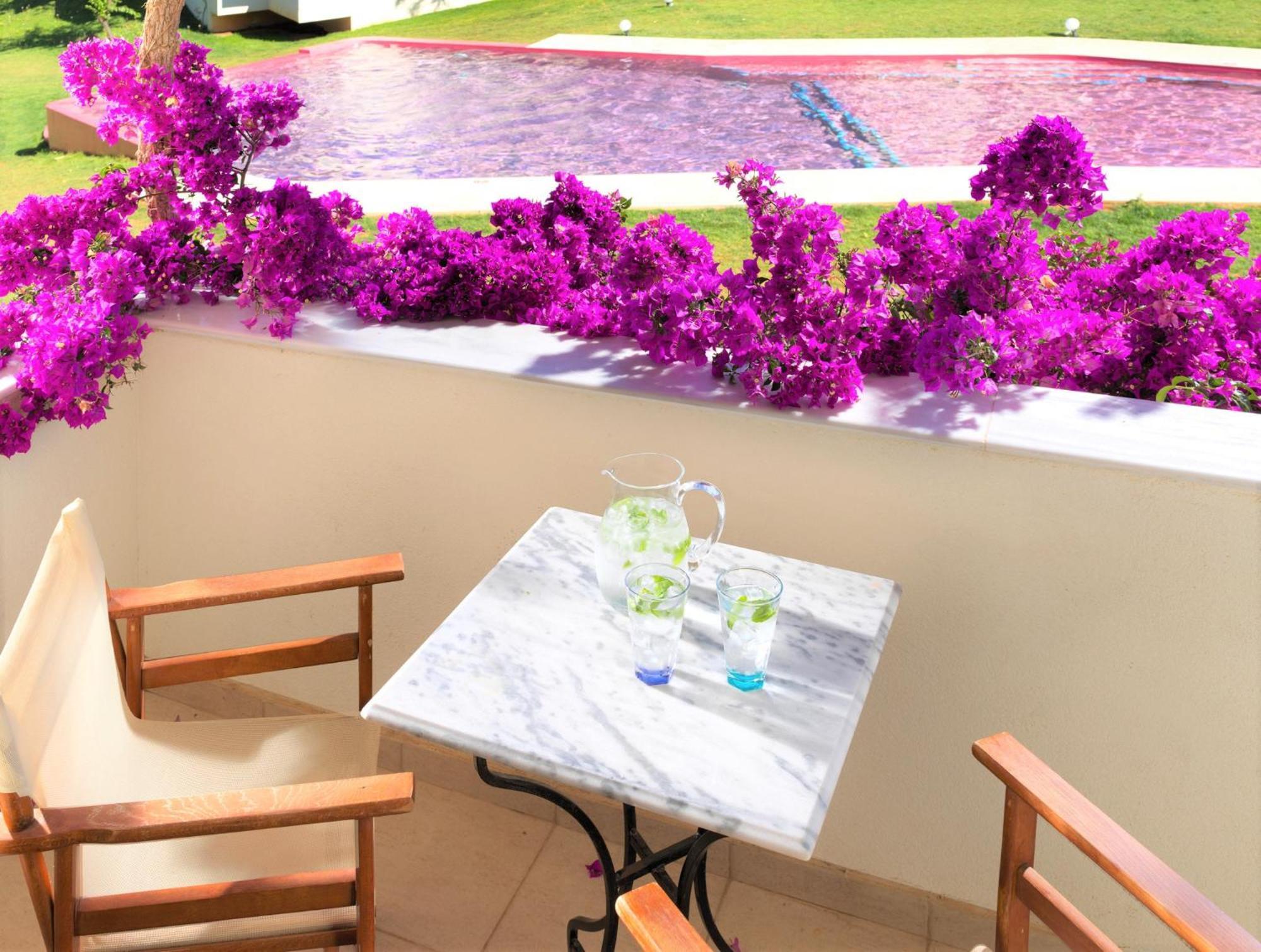 Out Of The Blue Resort & Spa Agia Pelagia  Room photo